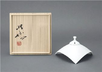 White porcelain incense burner - Maeta Akihiro