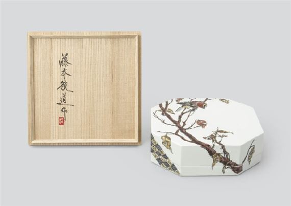 Octagonal box depicting shrike in overglaze enamel