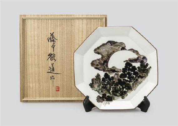 Plate depicting moon in overglaze enamel by Yoshimichi Fujimoto, 1978
