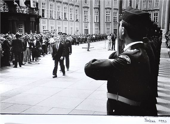 Václav Havel na nádvoří Pražského hradu