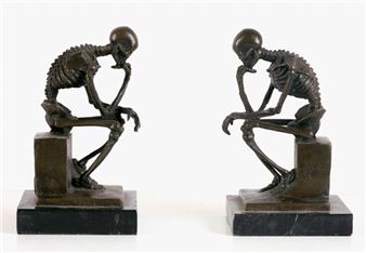 Twee zittende skeletten - Miguel Fernando López (Milo)