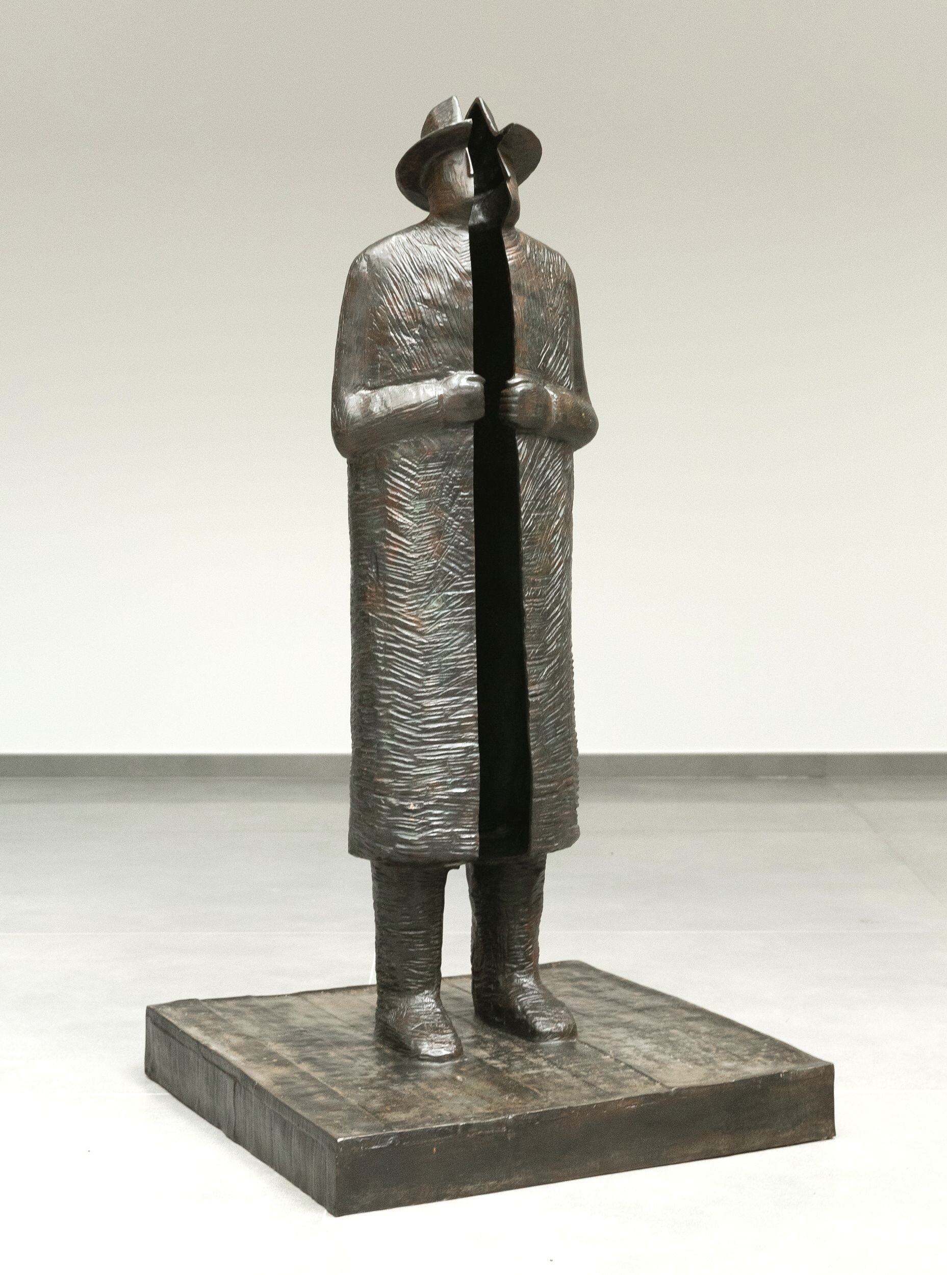 Artwork by Jean-Michel Folon, Le secret, Made of Sculpture   Bronze   Brown patina