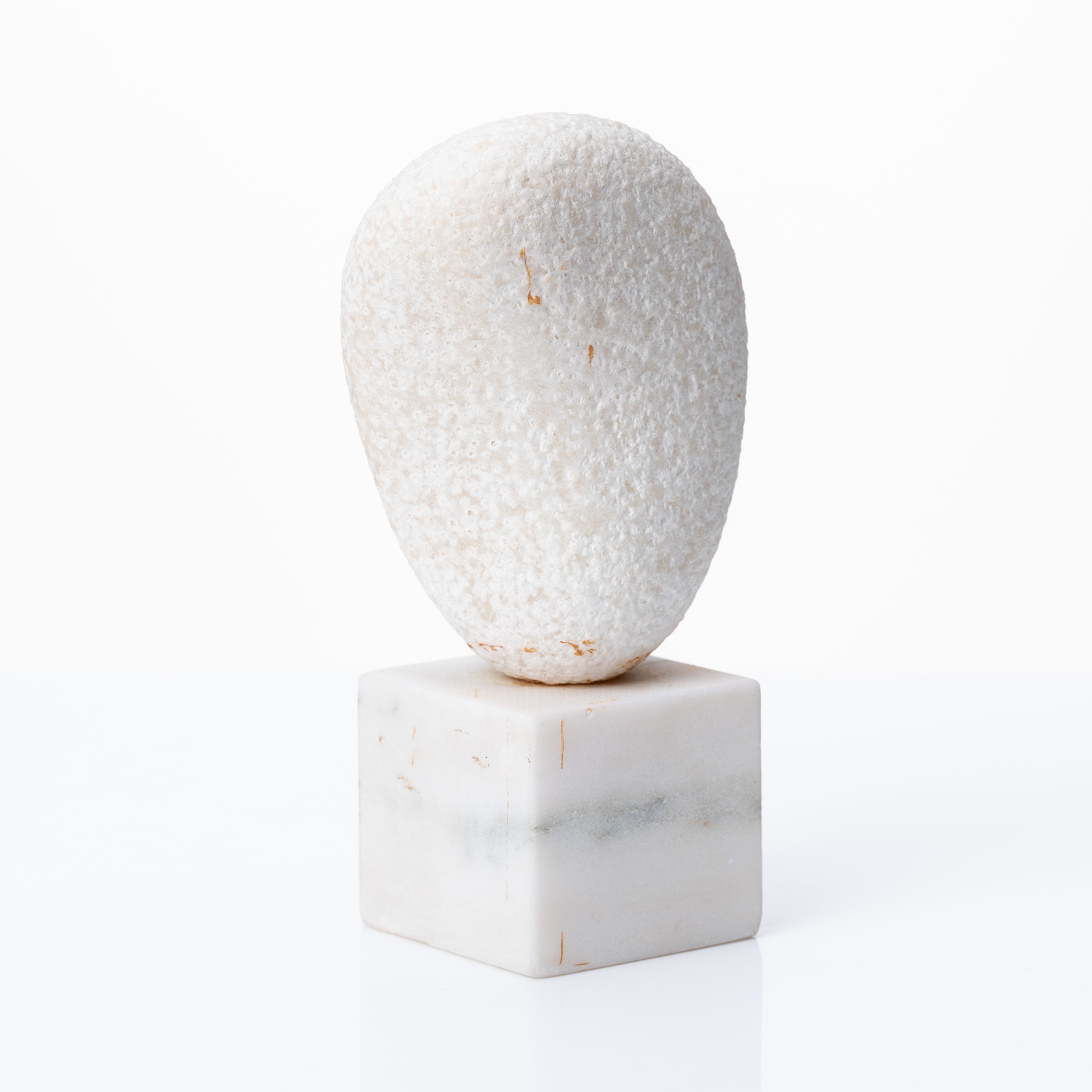 Artwork by Anna Mizak, "Kuirna", Made of sculpture, marble