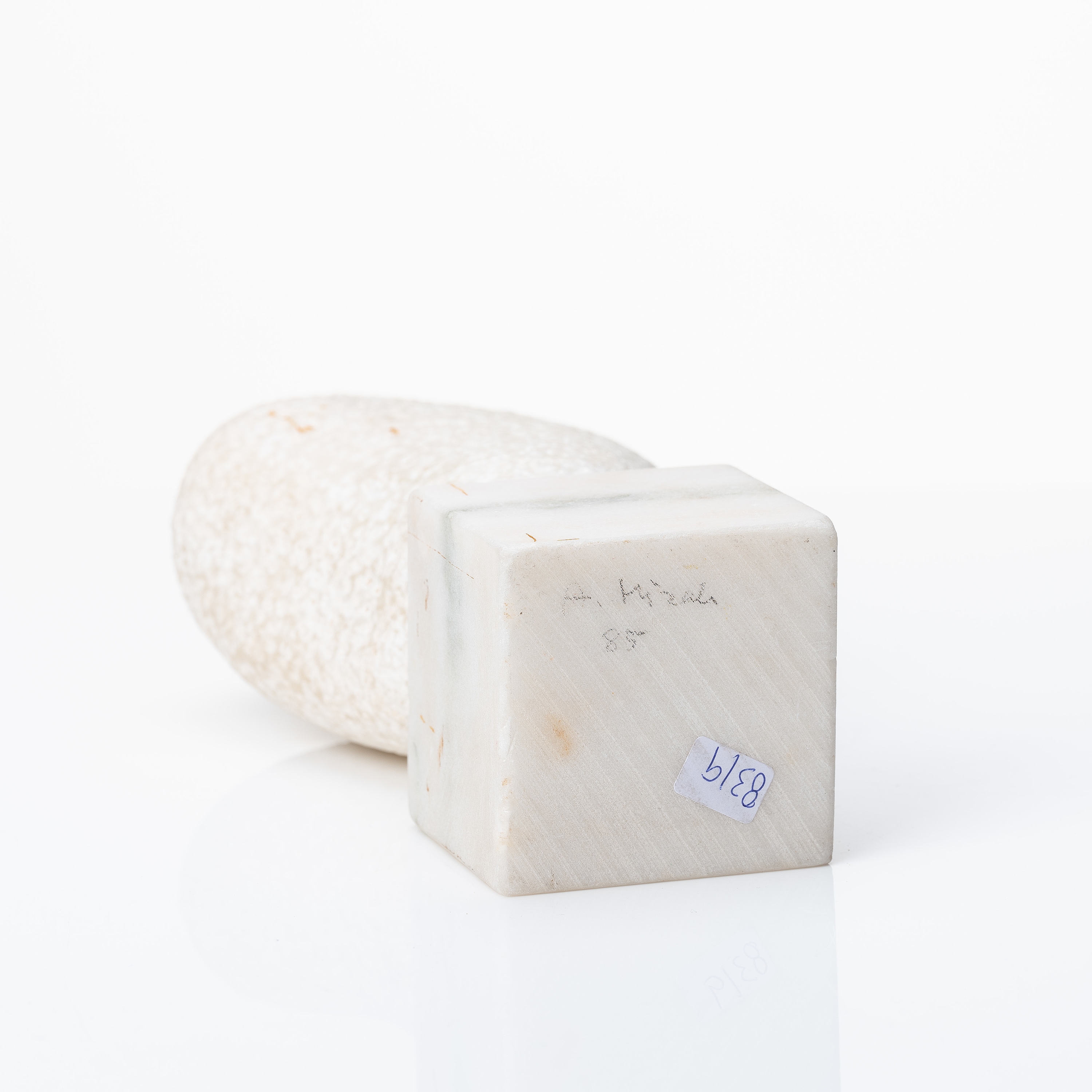 Artwork by Anna Mizak, "Kuirna", Made of sculpture, marble