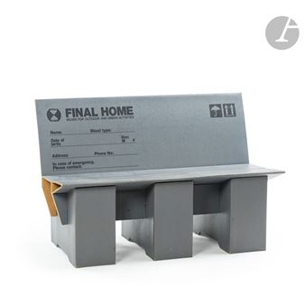 2-seat bench. Corrugated cardboard print with printed inscriptions. H. 74 cm - W. 112 cm - D. 58 cm - Kosuke Tsumura