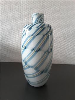 A white, blue ang yellowish glass vase - Charles Meaker