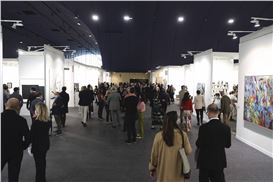 The Best Booths at Paris’s 2021 FIAC Fair, from Ice Sculptures to a Ceramic Bank Vault