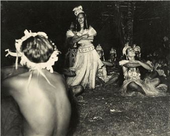 Tahiti. Young woman. Dancing - Adolphe Sylvain