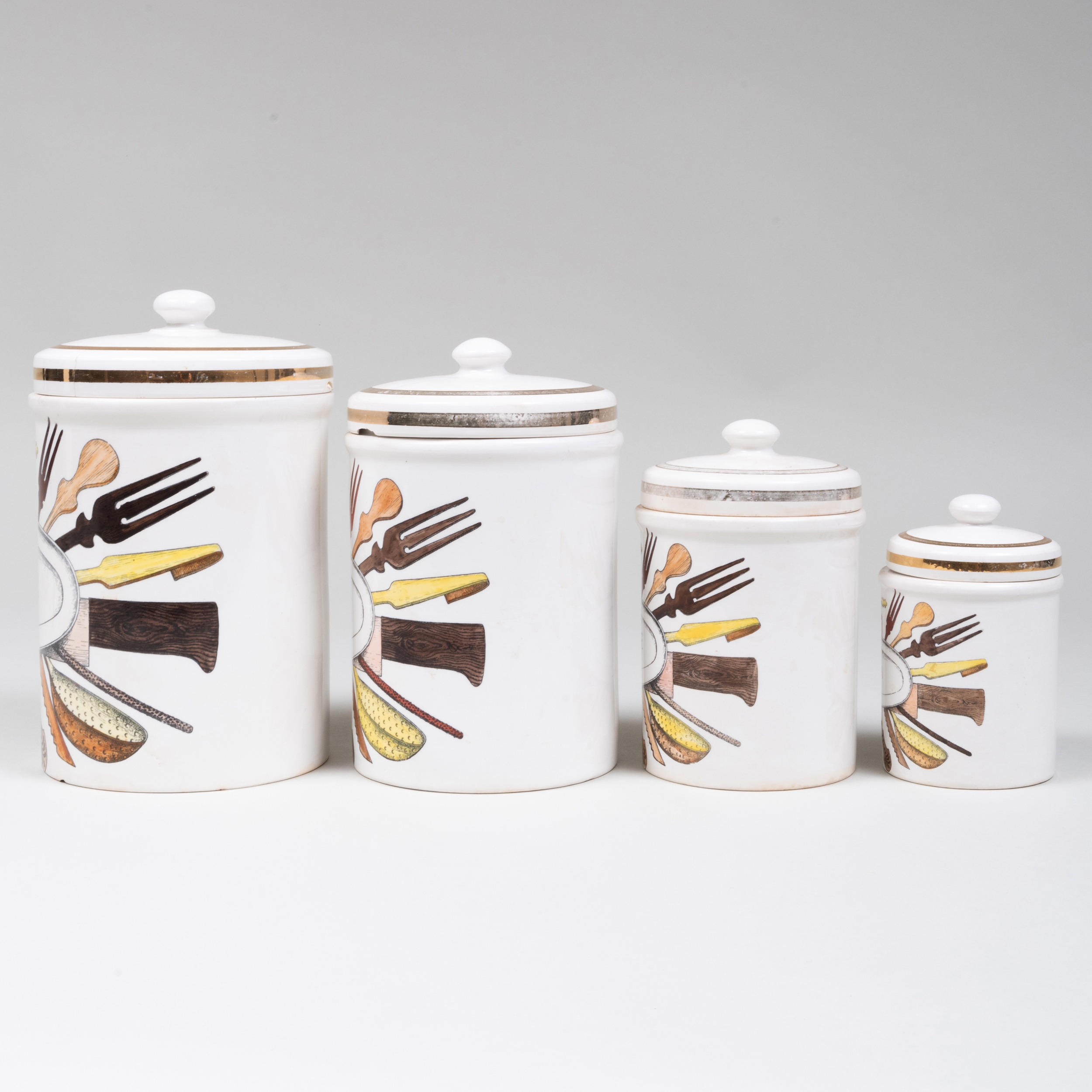 Metallic vide poches in porcelain, set of four.