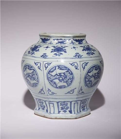 A CHINESE BLUE AND WHITE BALUSTER 'CRANES' VASE - Jiajing