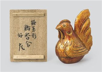 Kamakurabori chicken-shaped incense container (with konomi kakitsuke by SEISAI) - Ryowa Mitsuhashi