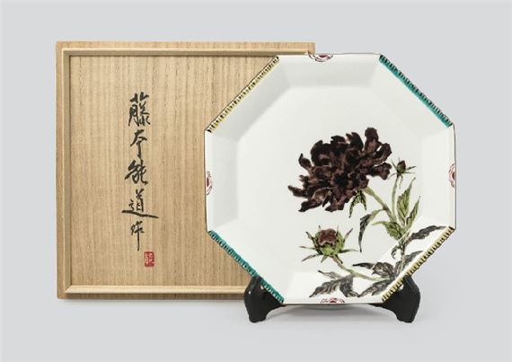 Octagonal plate depicting peony in overglaze enamel by Yoshimichi Fujimoto, 1978