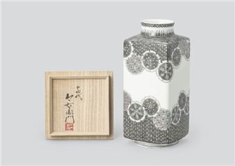 Vase with design of snow in overglaze enamel - Imaizumi Imaemon XIV