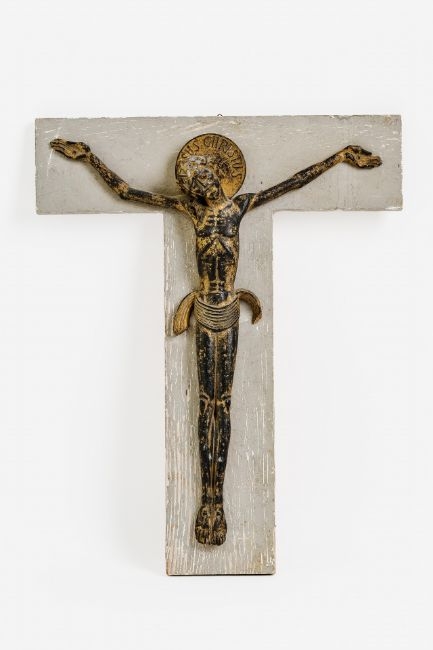 Artwork by Emil Sutor, Christus am Kreuz, Made of Wood, painted black, partially gilded