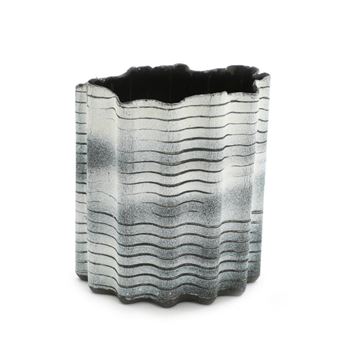 A stoneware vase modelled with curved lines - Beate Andersen