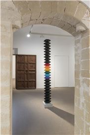 Alicja Kwade and Gregor Hildebrandt at Galería Pelaires