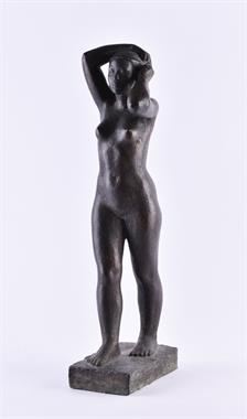 Stehender weiblicher Akt by Ruthild Hahne