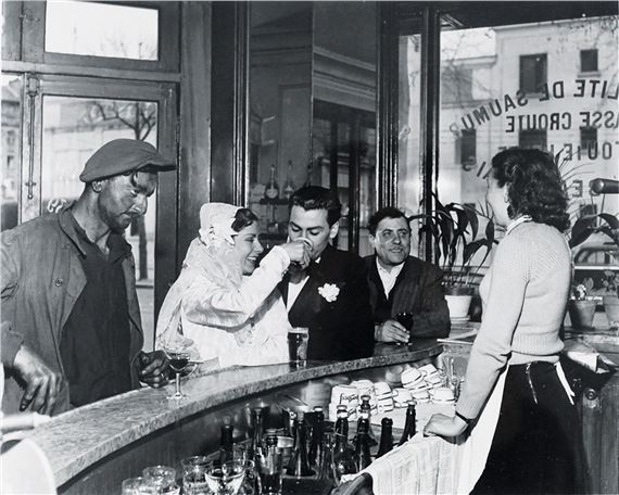 Black and white café, Joinville-le-Pont