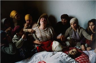 Funeral vigil around the body of Nasimi Elshani, Nagafe village, Kosovo - Georges Mérillon