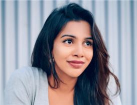 Two Female Absolut Arts Leaders Commemorate Its Close