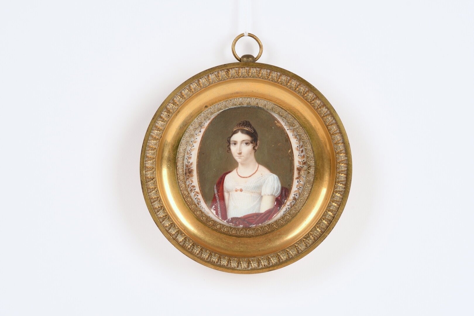 Broche Art Déco Ancienne - Jeune Femme Au Diadème - Bakélite Beige & Laiton Doré
