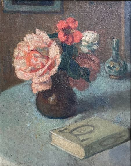 Bouquet de fleurs dans un vase près d'un livre sur une table by Emile Mesnager