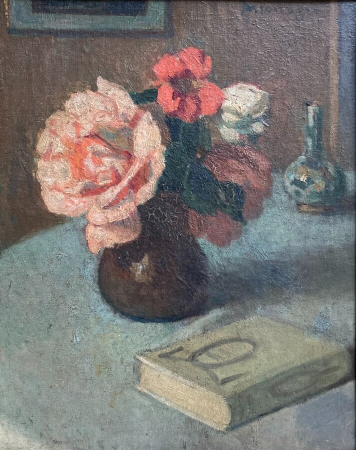 Artwork by Emile Mesnager, Bouquet de fleurs dans un vase près d'un livre sur une table, Made of Oil on canvas board