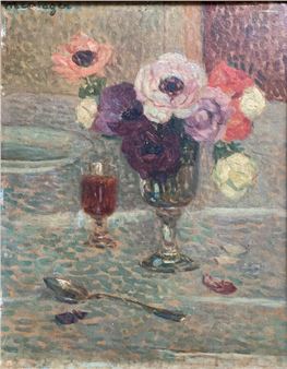 Bouquet de fleurs dans un vase à piédouche sur une table - Emile Mesnager