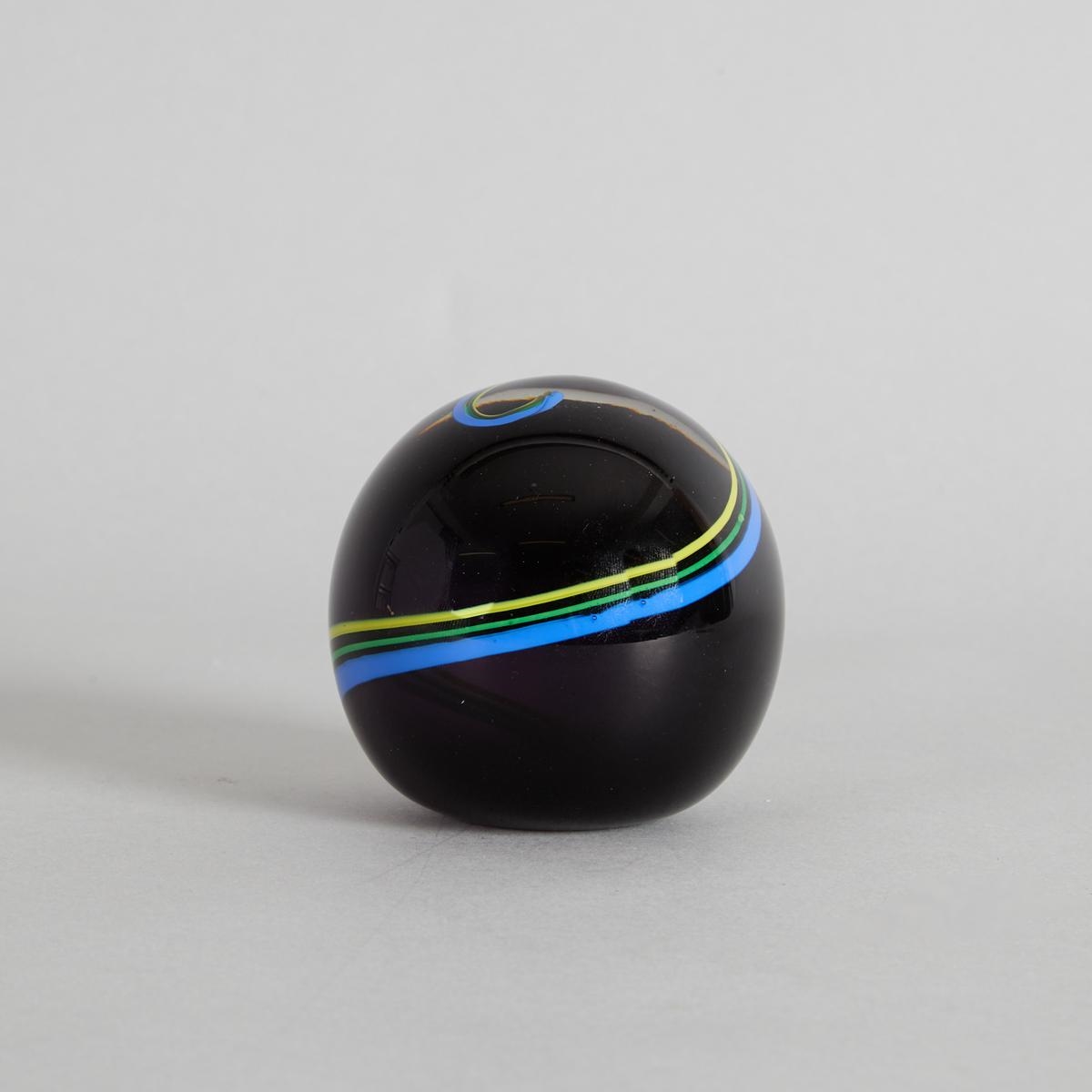 Peter Raos | A Peter Raos Art Glass Paperweight (1991) | MutualArt
