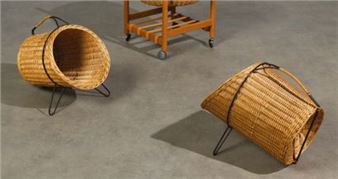 Two "Wooden dog" model bucket holders - Gunnar Ander