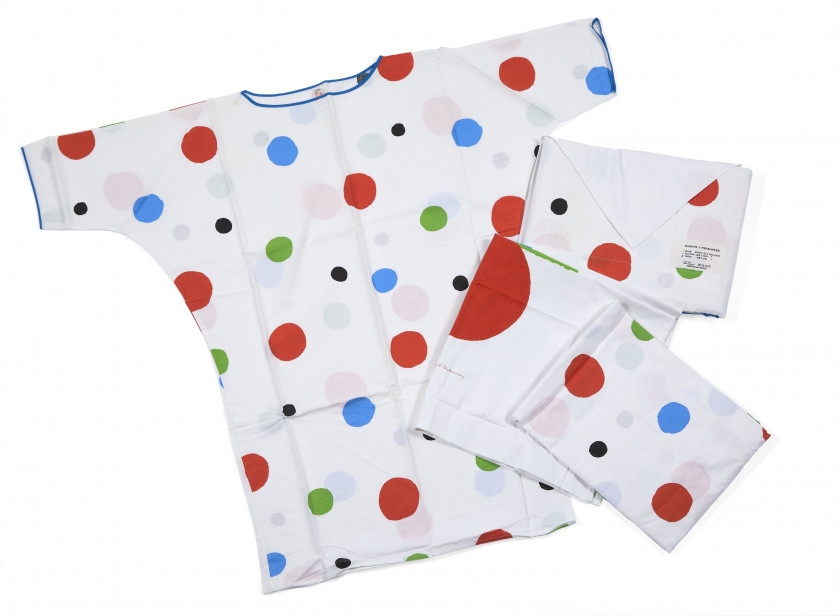 Artwork by Sonia Delaunay, Parure de lit 2 personnes complète et chemise de nuit pour les 3 Suisses