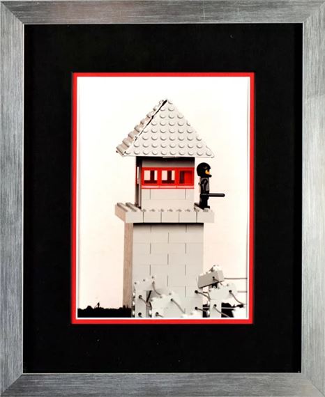 Wieża strażnicza by Zbigniew Libera, 1996