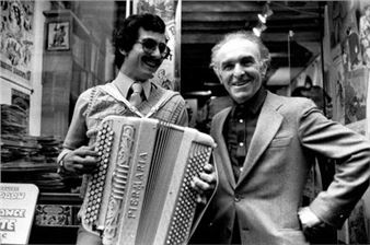 The accordionist and Robert Doisneau - Yvette Troispoux