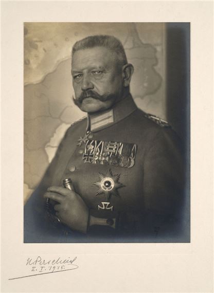 Porträt des Generalfeldmarschalls Paul von Hindenburg. 2 by Nicola Perscheid, 1915