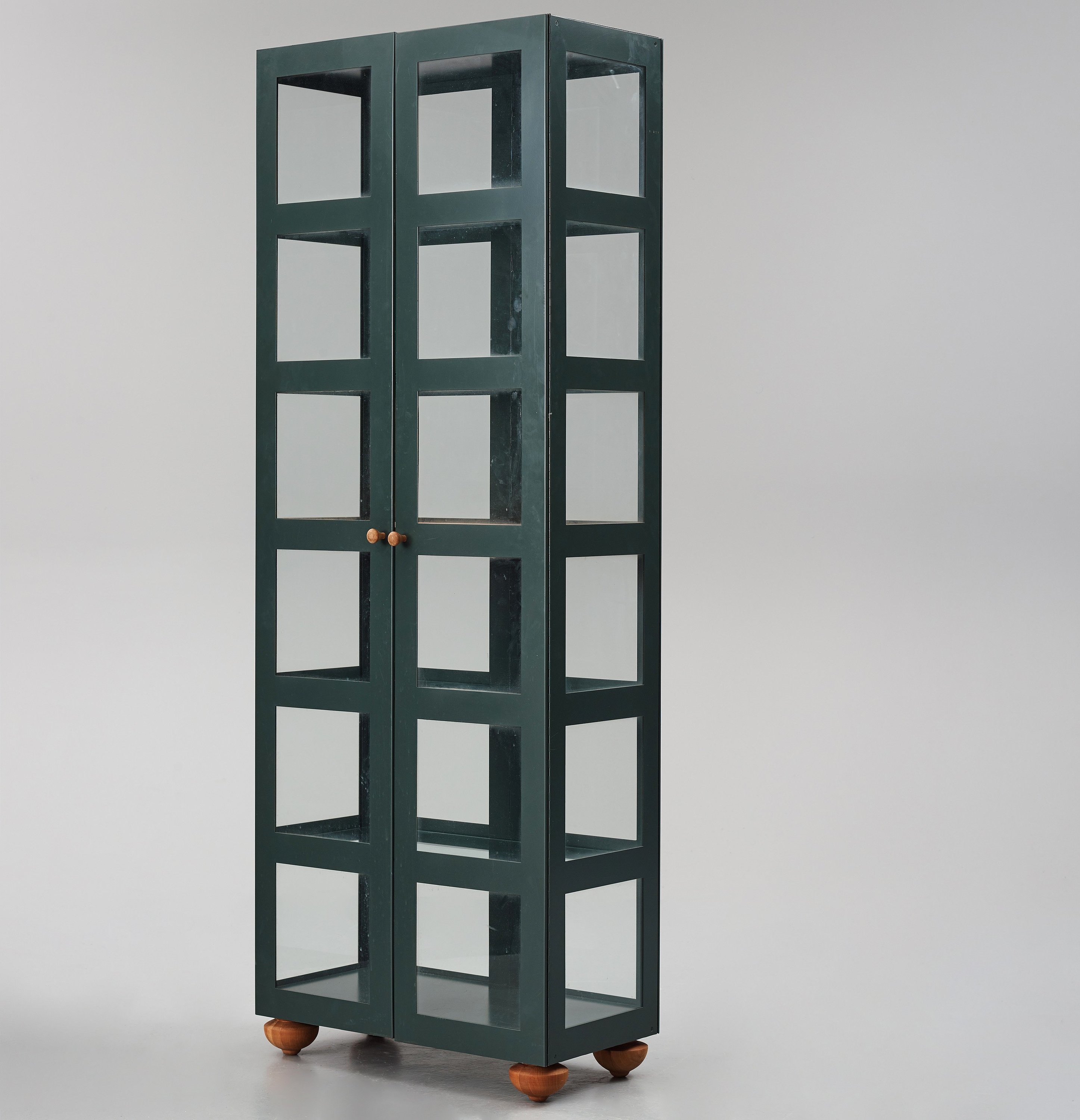 Artwork by Johanna Lagercrantz, a "Parad", Made of Green lacquered metal and glass