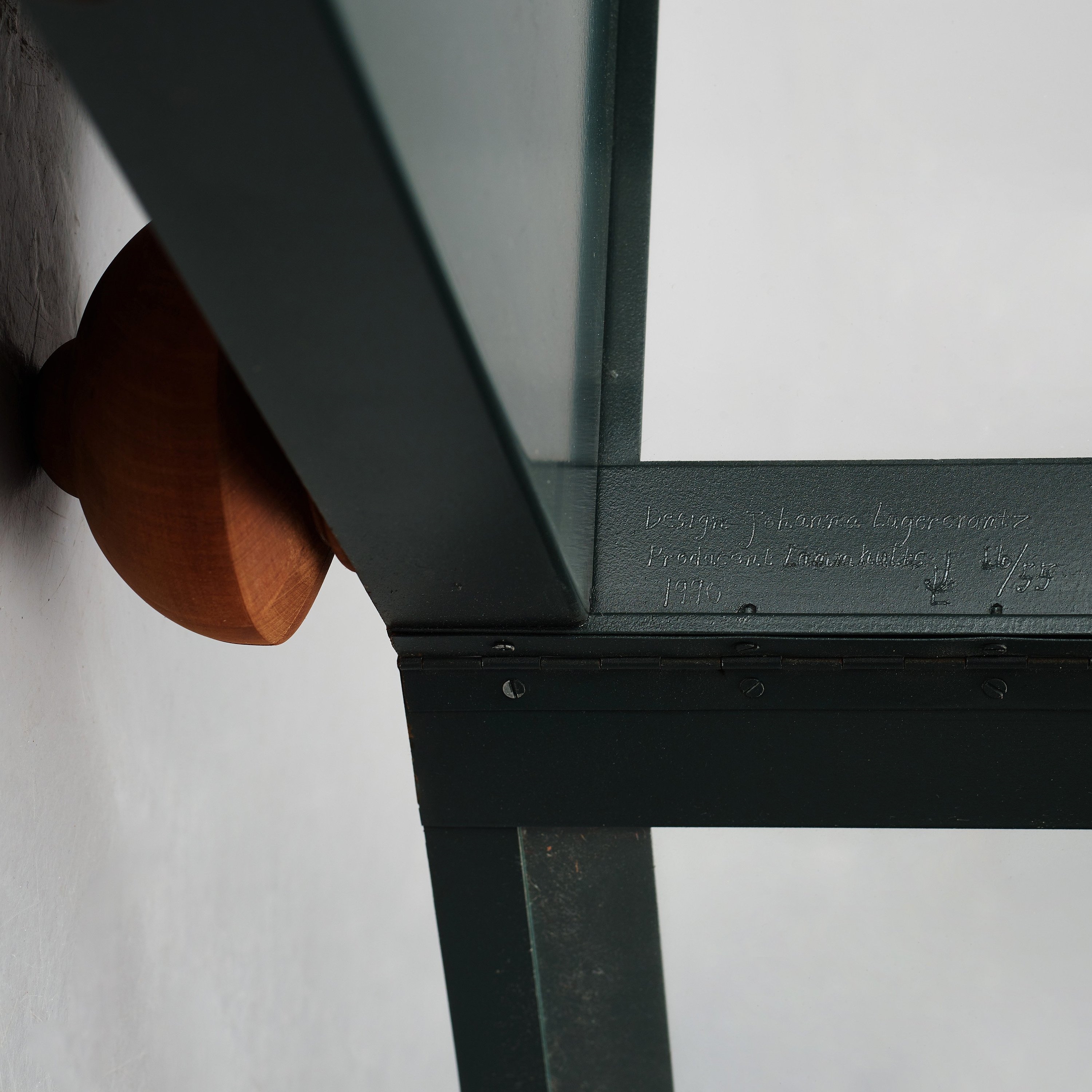 Artwork by Johanna Lagercrantz, a "Parad", Made of Green lacquered metal and glass