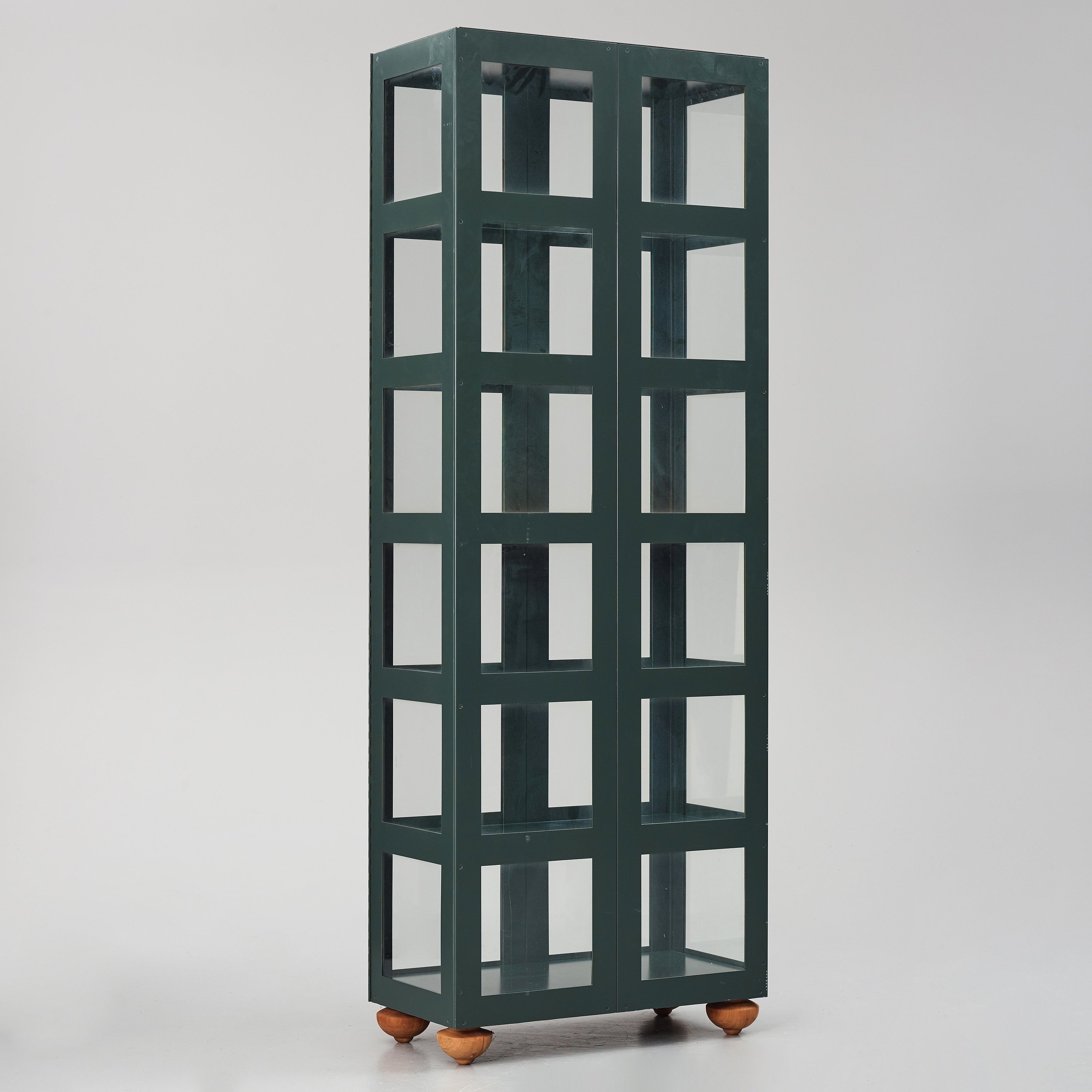 Artwork by Johanna Lagercrantz, a "Parad", Made of Green lacquered metal and glass