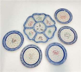 A ceramic cabaret dish and five plates - Lars Syberg