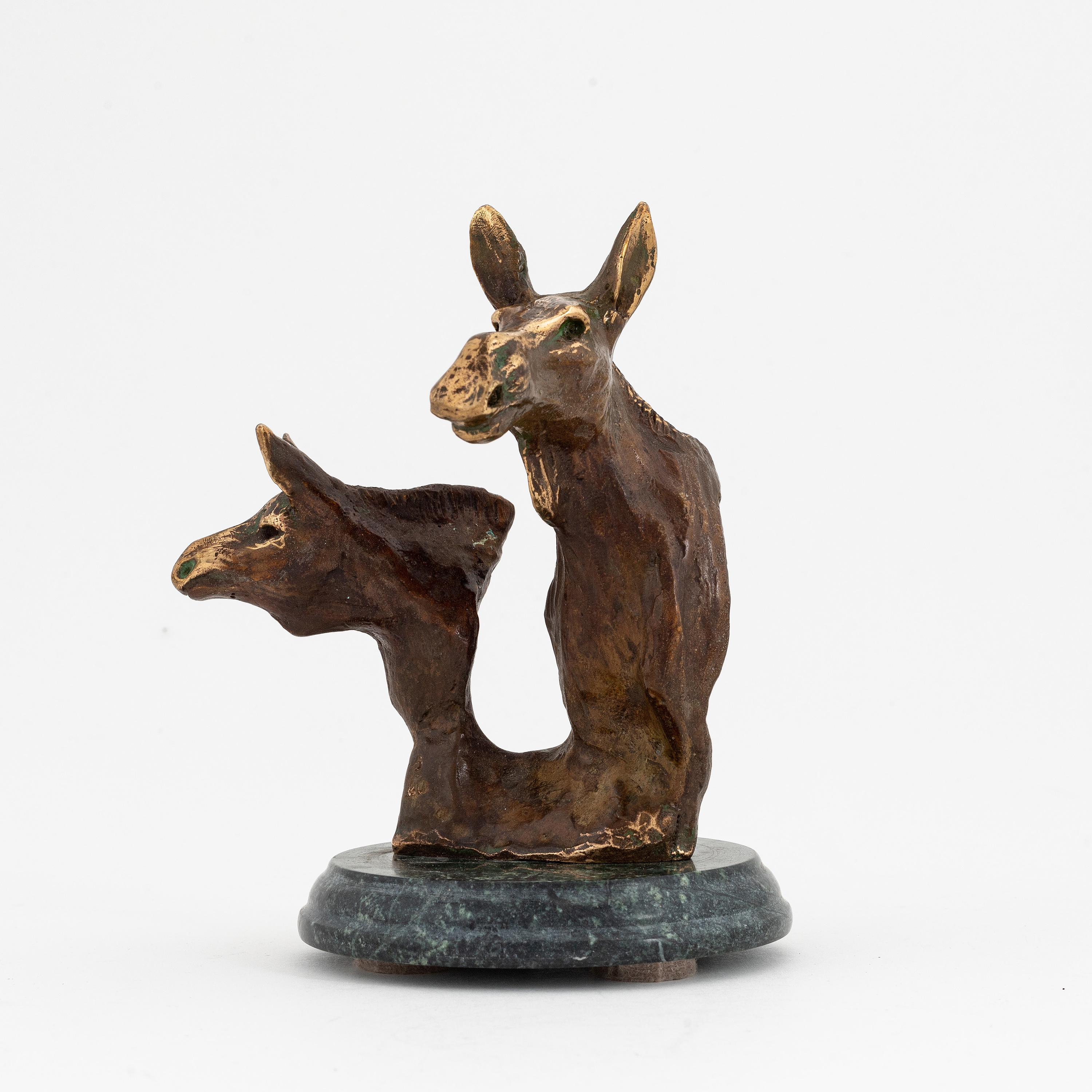 Artwork by Torbjörn Forsberg, Moose cow with calf, Made of Bronze