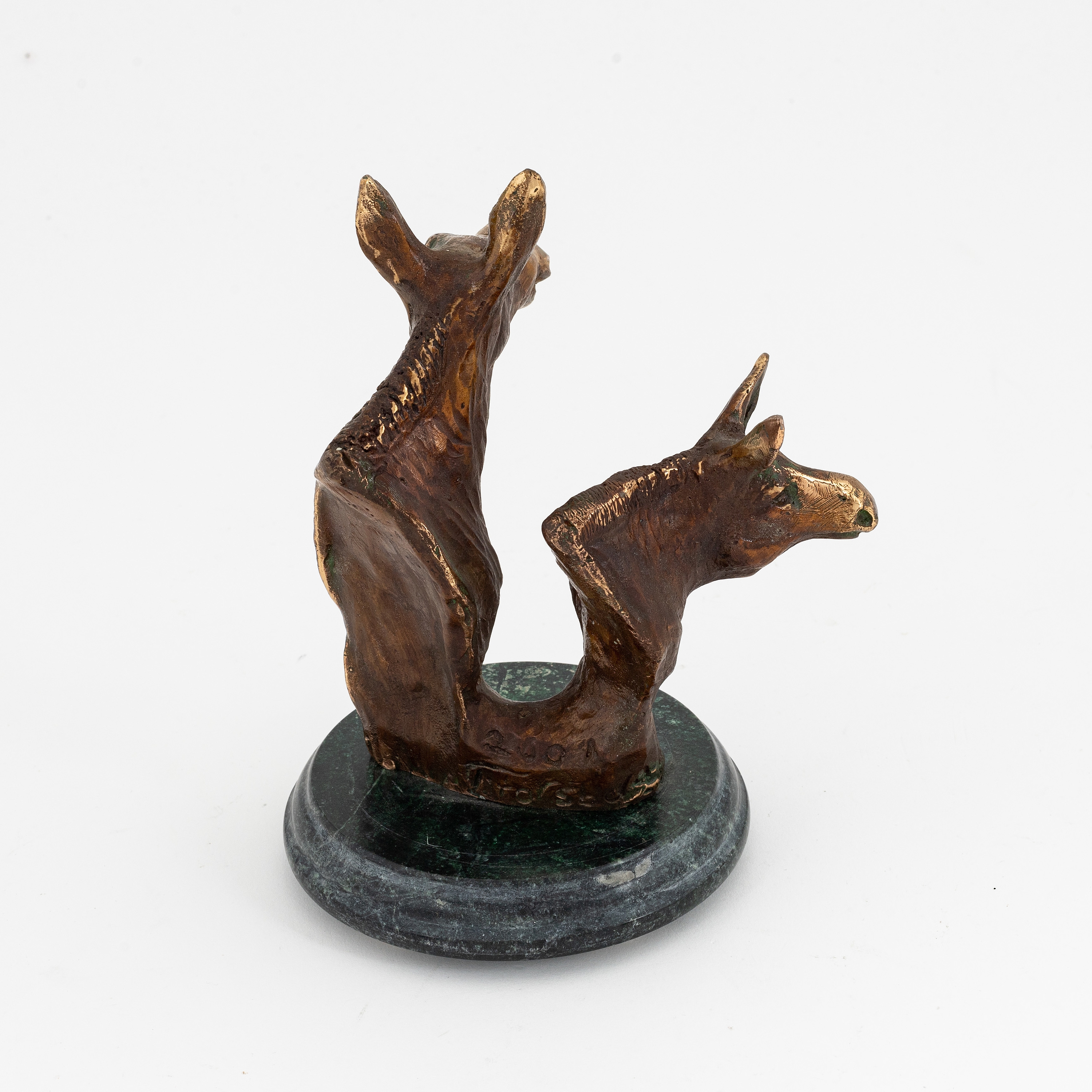 Artwork by Torbjörn Forsberg, Moose cow with calf, Made of Bronze