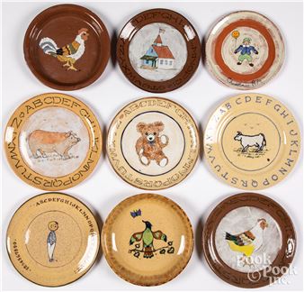Nine pieces of pottery - Left Handed Russell Henry