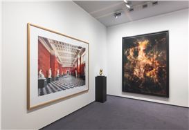 The 7 Best Booths at Tefaf New York 2022, from Raw Assemblages to Dazzling Arrays of Color