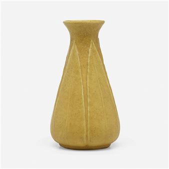Vase with leaves - Norma Pierce