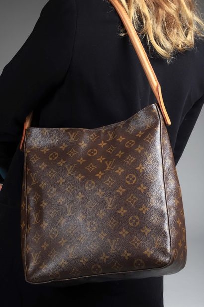 Sold at Auction: Louis Vuitton, Louis Vuitton, sac de voyage Toile