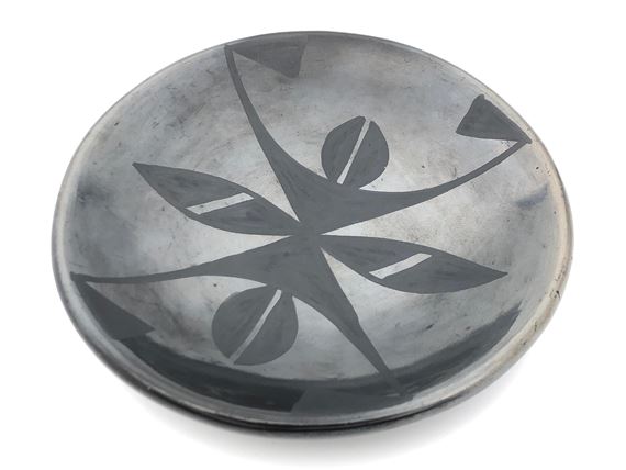 MARIA MARTINEZ & SANTANA MARTINEZ SAN ILDEFONSO PUEBLO GUNMETAL PLATE by Maria Montoya Martinez, Santana Roybal Martinez, 1943-1956