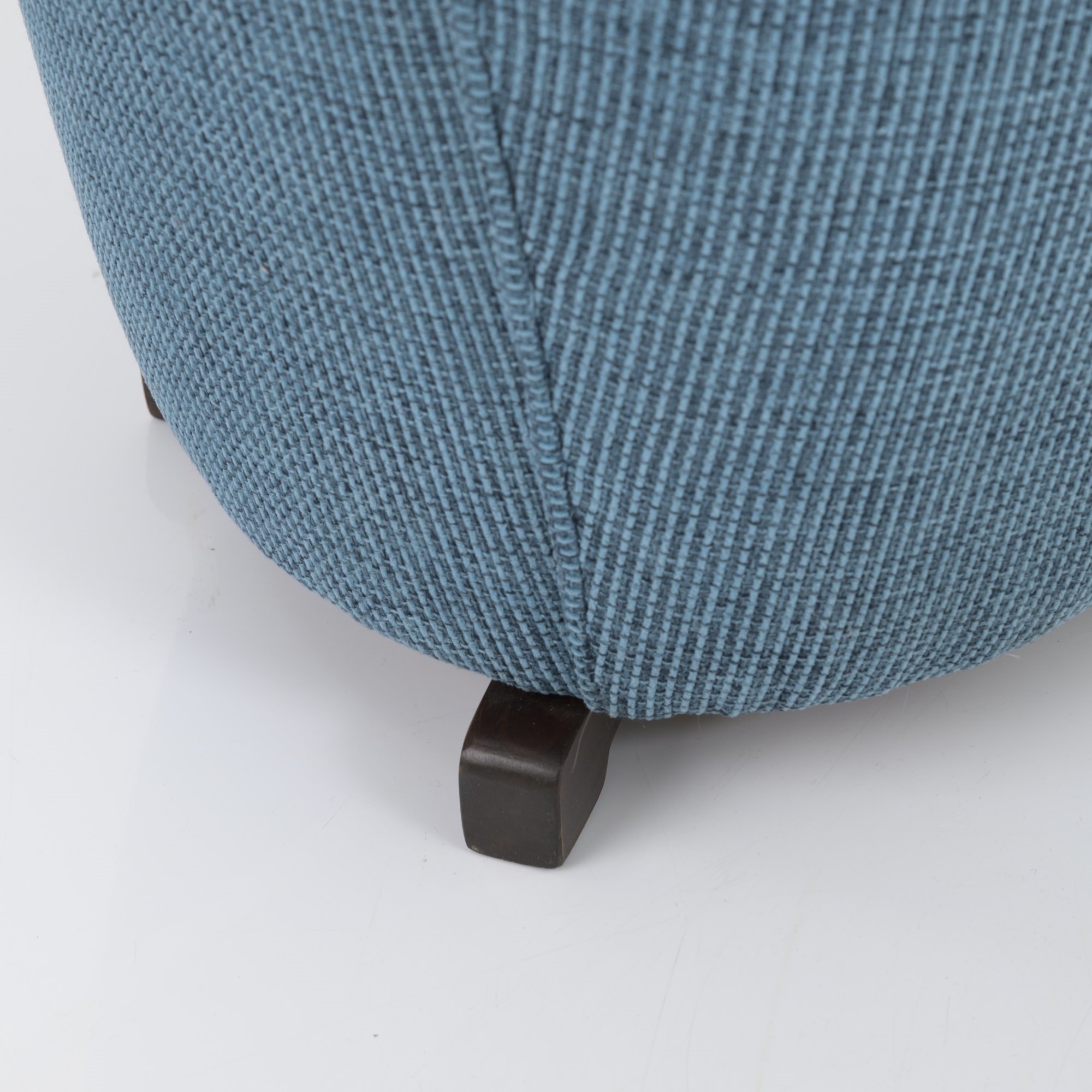 Artwork by Jindrich Halabala, 2 'H 269' easy chairs and ottoman, Made of black, grey