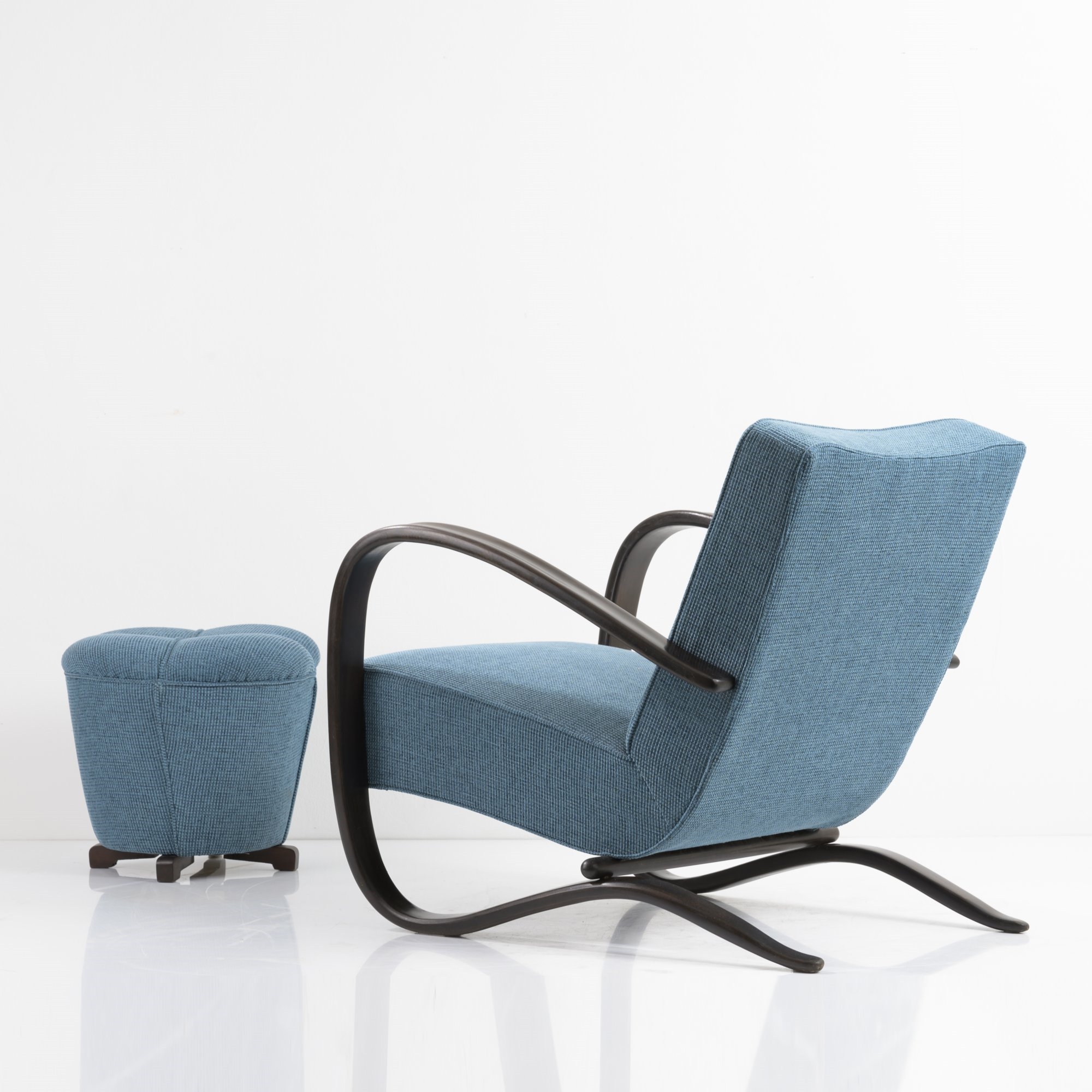 Artwork by Jindrich Halabala, 2 'H 269' easy chairs and ottoman, Made of black, grey