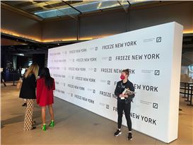 The Best Booths at Frieze New York, from Stabbed Footballs to Twisted Steel Creations