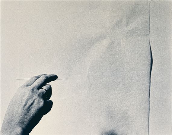 Photo n° 2 by Helena Almeida, 1977