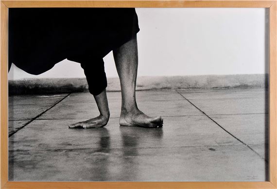 Seduzir by Helena Almeida, 2001